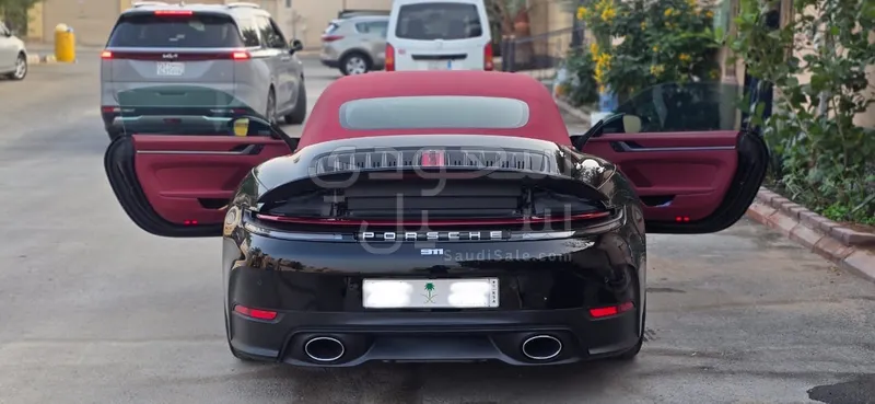 2025 بورش 911 كاريرا كابريوليه