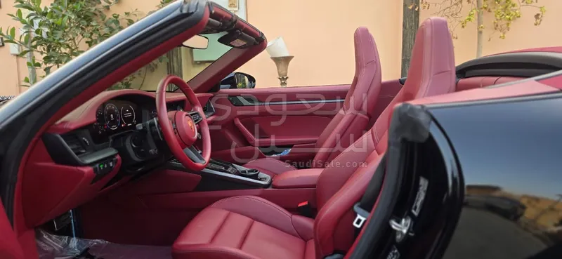 2025 بورش 911 كاريرا كابريوليه