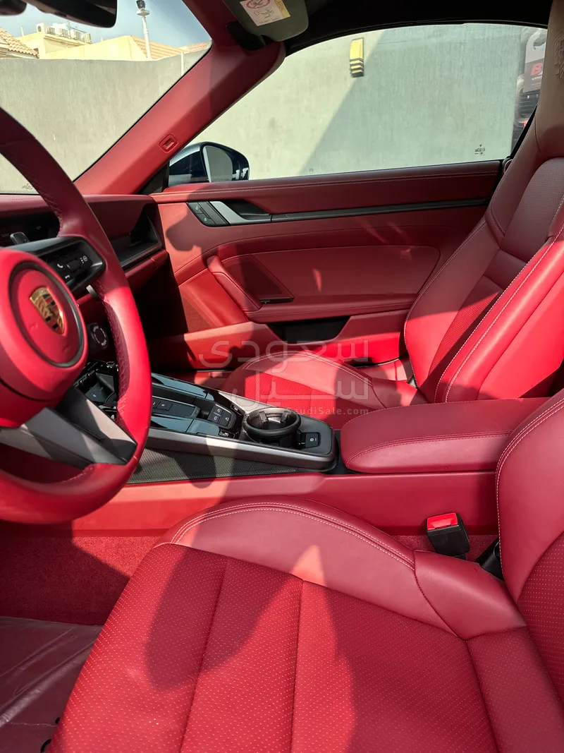 2025 بورش 911 كاريرا كابريوليه