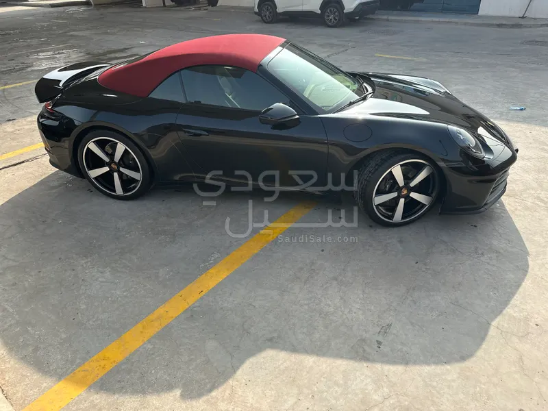 2025 بورش 911 كاريرا كابريوليه