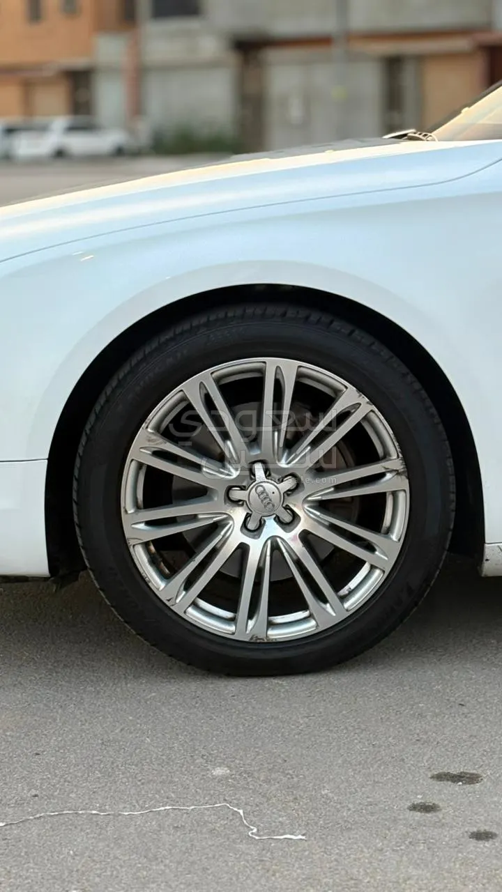 2014 اودي اي 8 ال النسخة السعودية