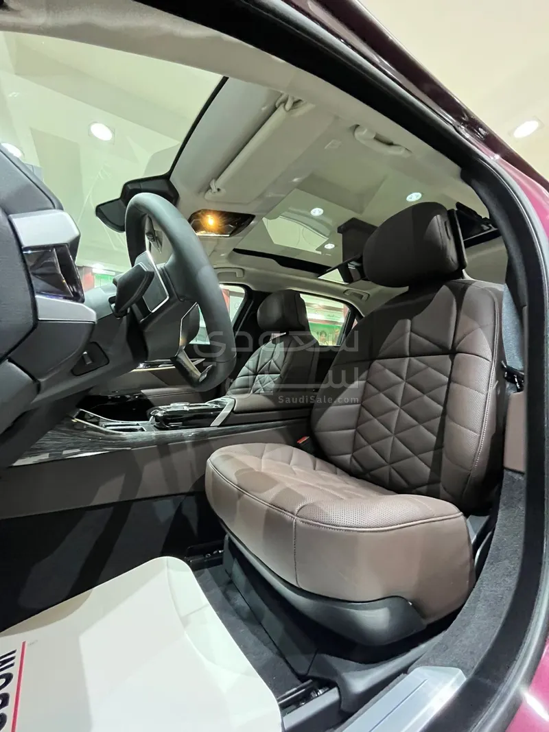 2026 بي ام دبليو الفئة السابعة 735 إل أي