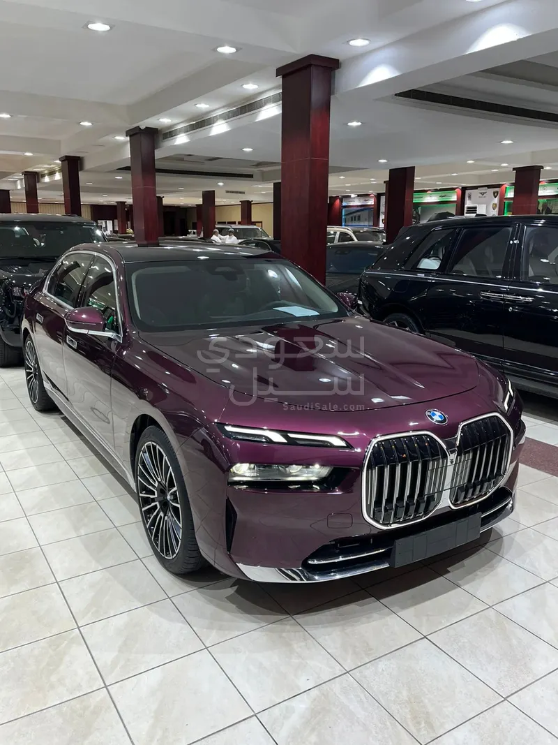 2026 بي ام دبليو الفئة السابعة 735 إل أي