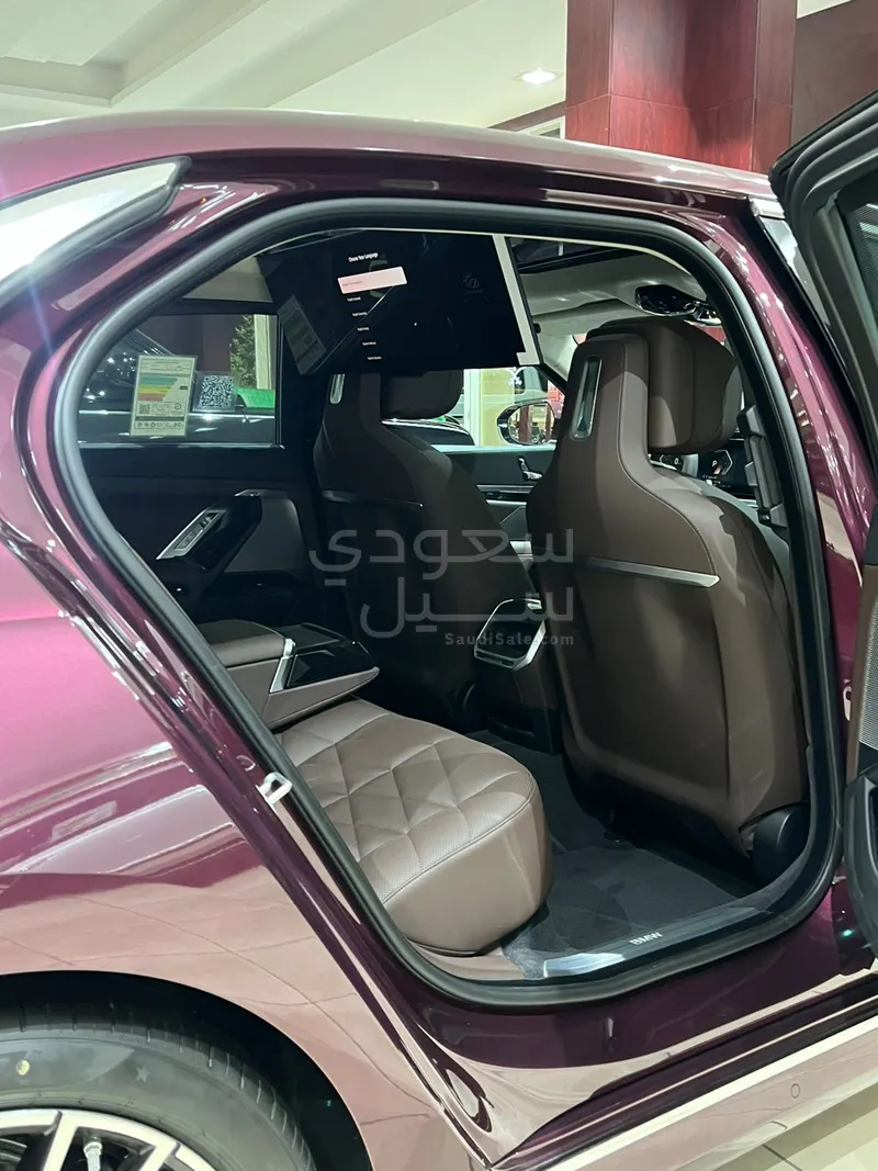 2026 بي ام دبليو الفئة السابعة 735 إل أي