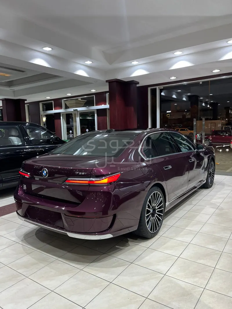 2026 بي ام دبليو الفئة السابعة 735 إل أي