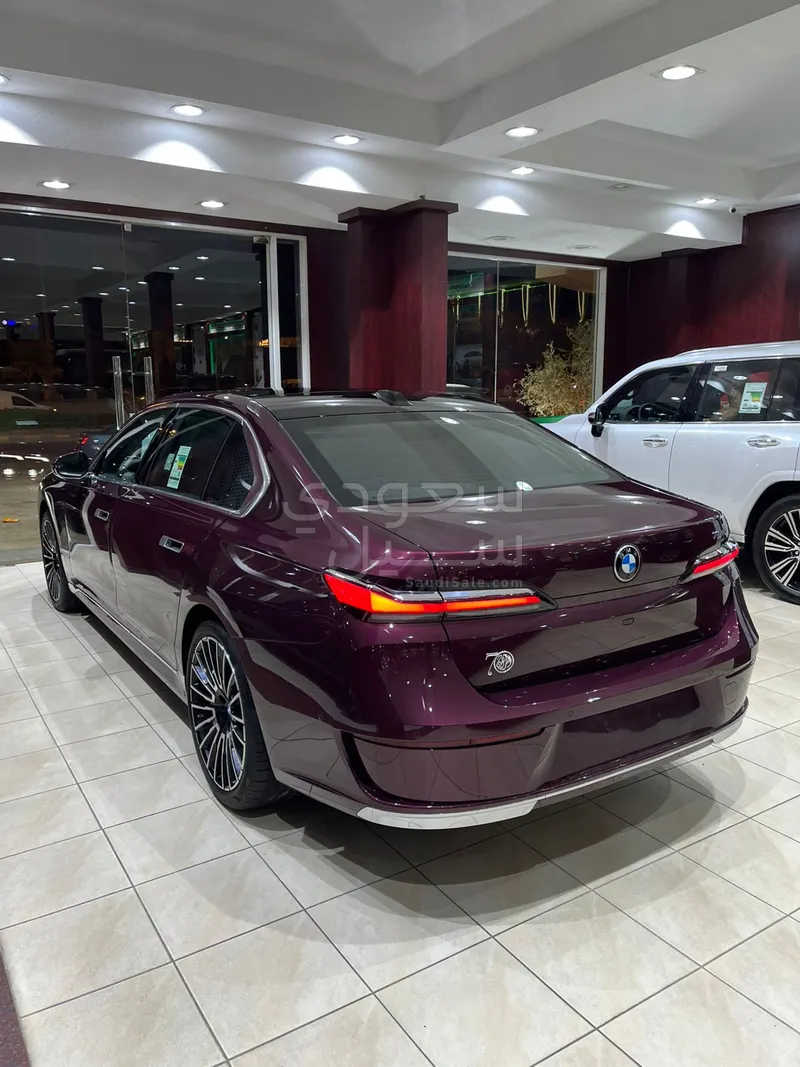 2026 بي ام دبليو الفئة السابعة 735 إل أي
