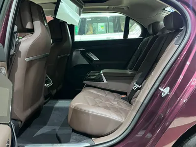 2026 بي ام دبليو الفئة السابعة 735 إل أي