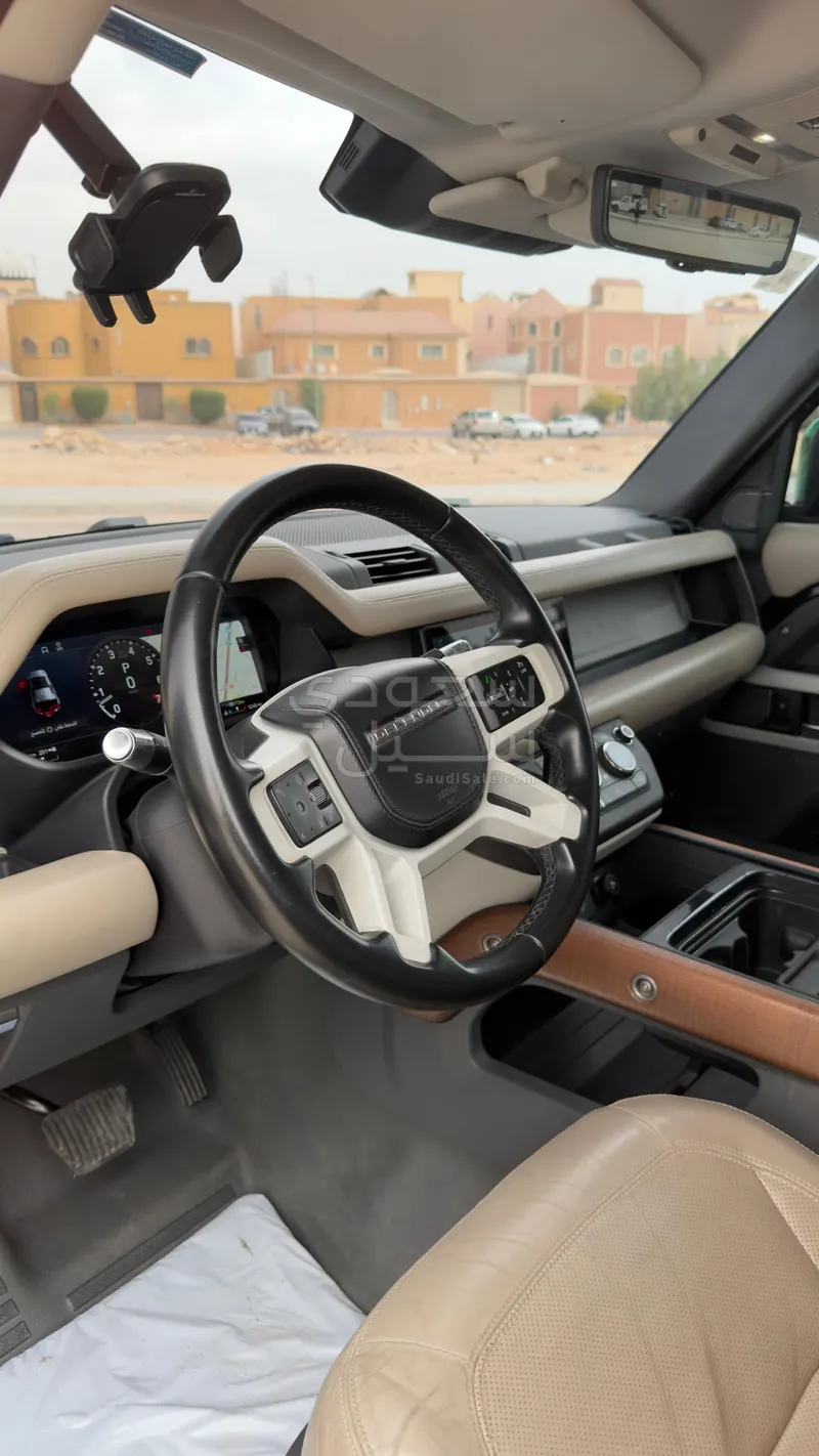 2021 لاند روفر ديفيندر اتش اس اي