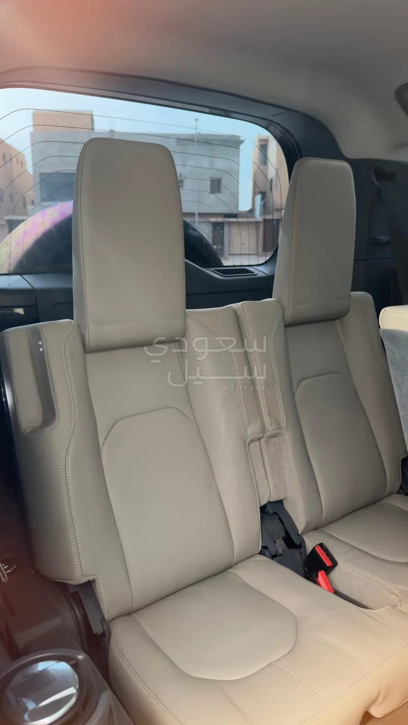 2021 لاند روفر ديفيندر اتش اس اي