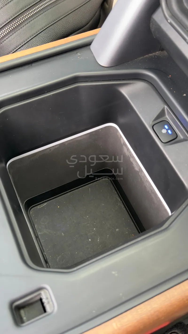 2021 لاند روفر ديفيندر اتش اس اي