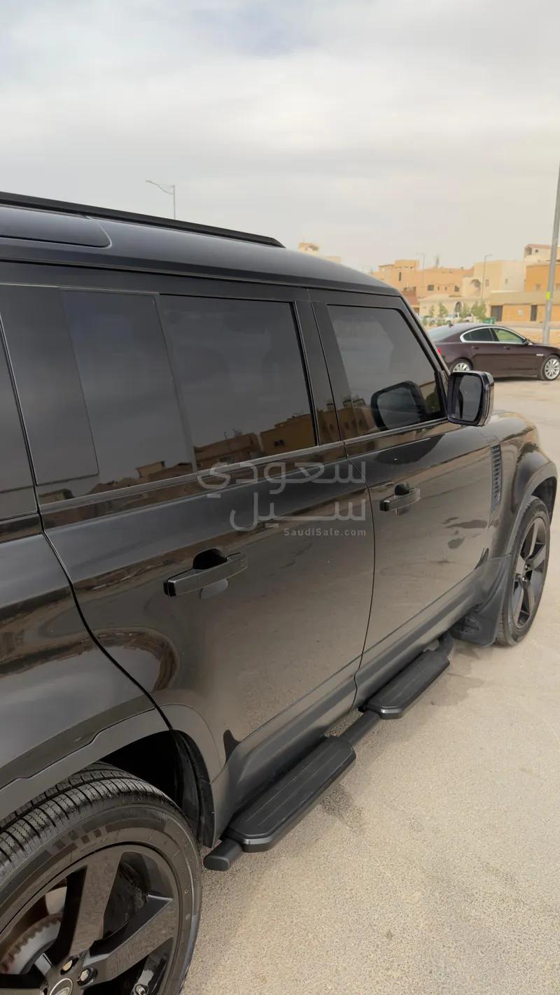 2021 لاند روفر ديفيندر اتش اس اي