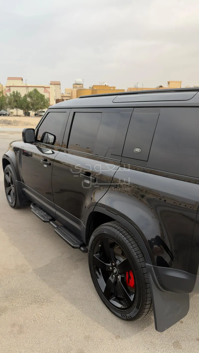2021 لاند روفر ديفيندر اتش اس اي