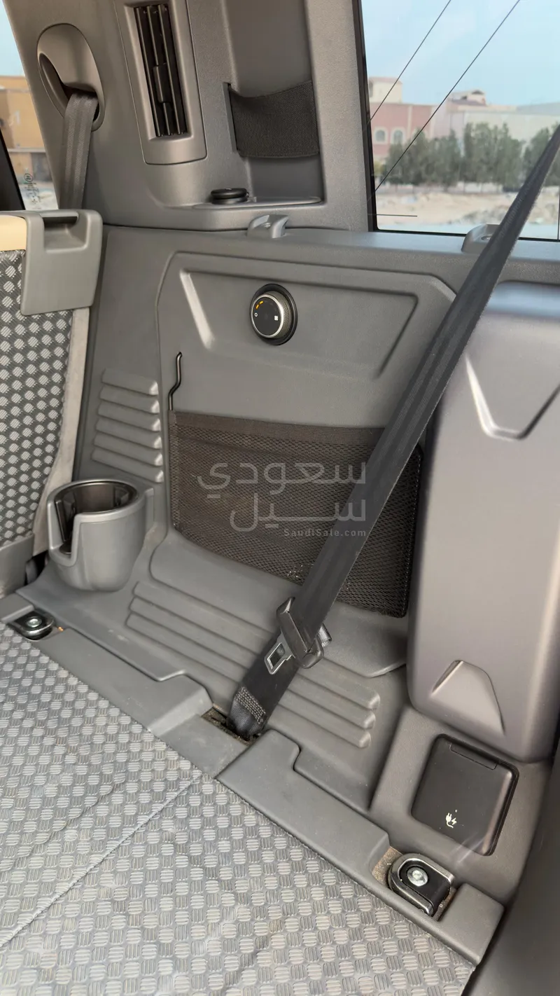 2021 لاند روفر ديفيندر اتش اس اي