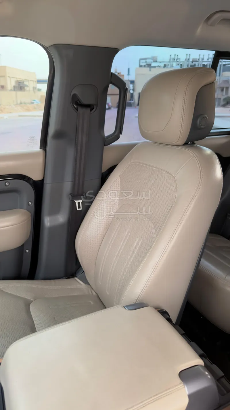 2021 لاند روفر ديفيندر اتش اس اي