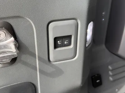 2021 لاند روفر ديفيندر اتش اس اي