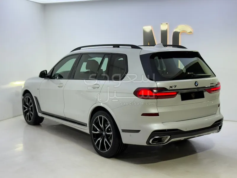 2021 بي ام دبليو الفئة اكس 7