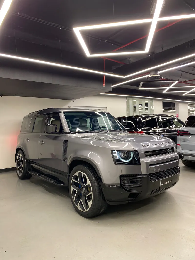 2022 لاند روفر ديفيندر 110