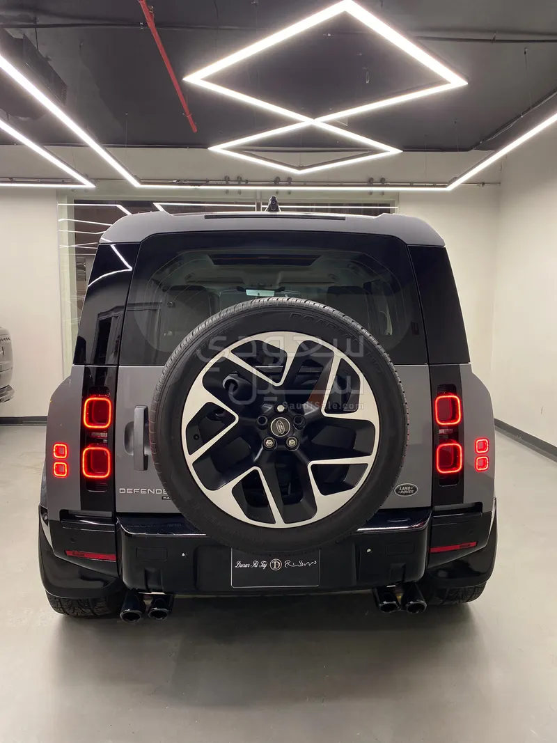 2022 لاند روفر ديفيندر 110