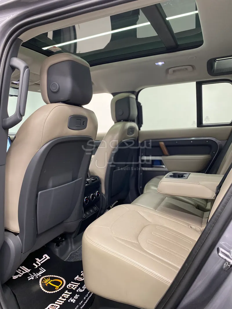 2022 لاند روفر ديفيندر 110