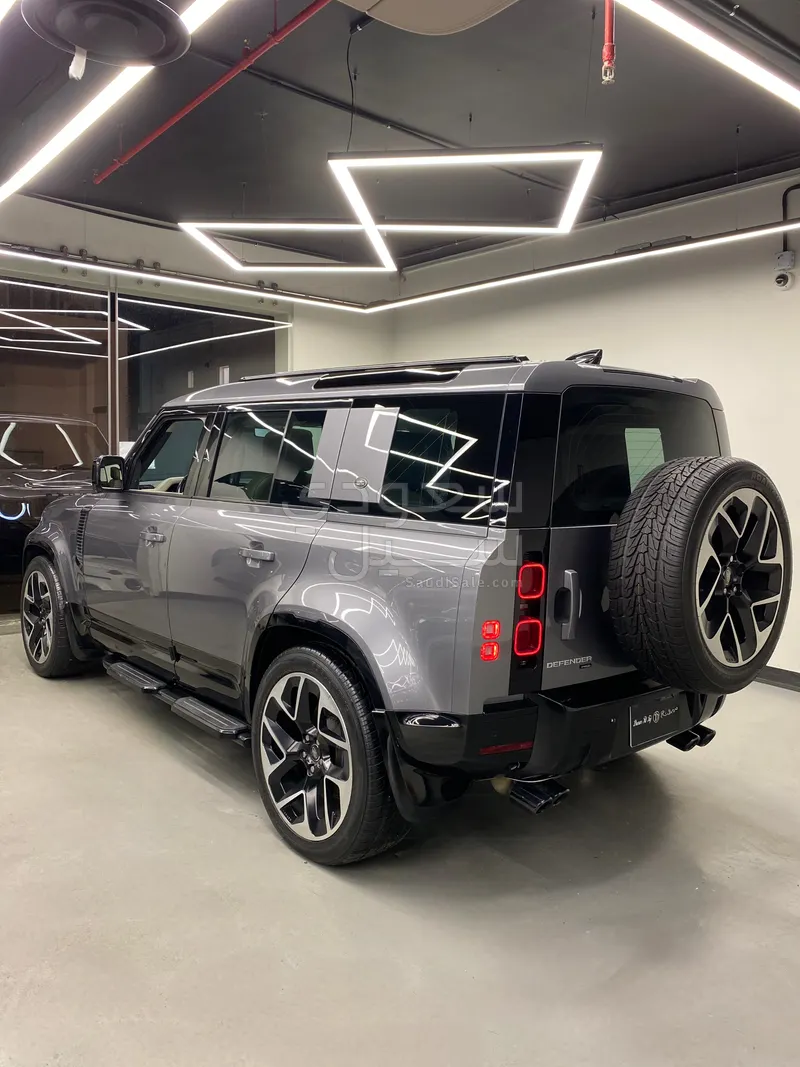 2022 لاند روفر ديفيندر 110