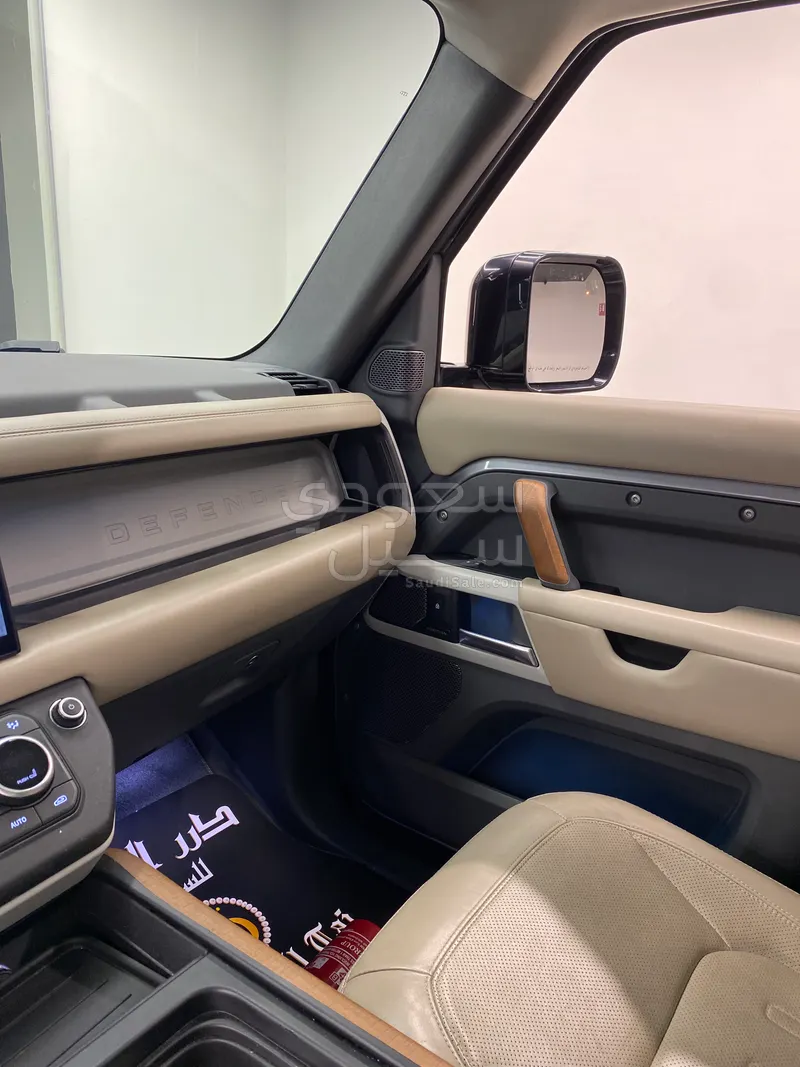 2022 لاند روفر ديفيندر 110