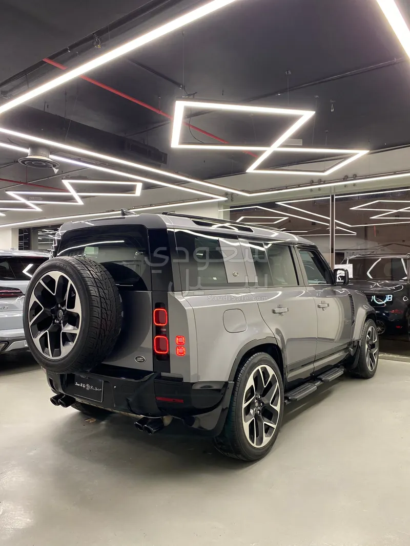 2022 لاند روفر ديفيندر 110