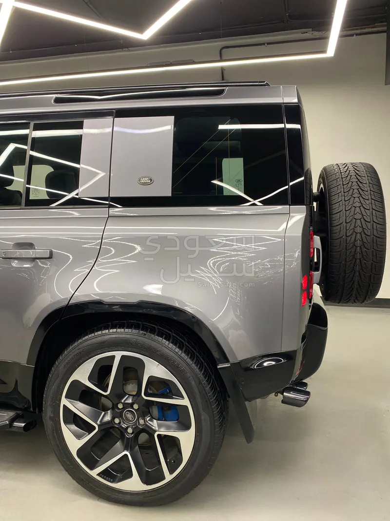 2022 لاند روفر ديفيندر 110