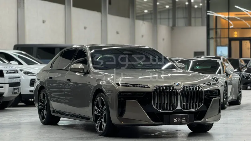 2025 بي ام دبليو الفئة السابعة 735أي