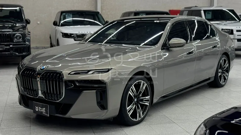 2025 بي ام دبليو الفئة السابعة 735أي