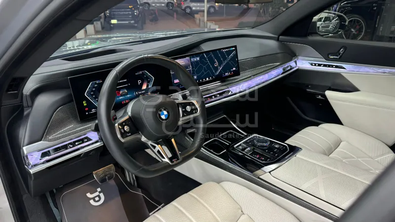 2025 بي ام دبليو الفئة السابعة 735أي