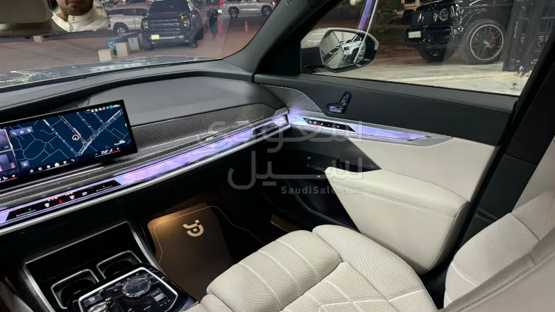 2025 بي ام دبليو الفئة السابعة 735أي