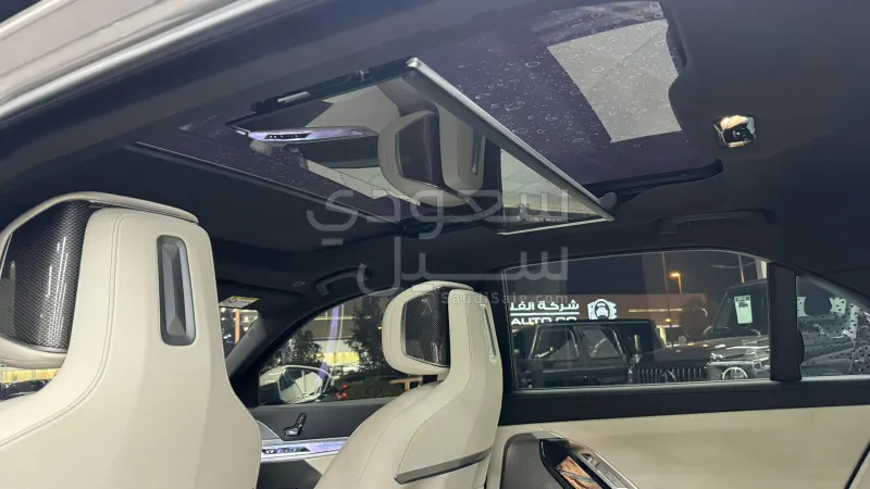 2025 بي ام دبليو الفئة السابعة 735أي