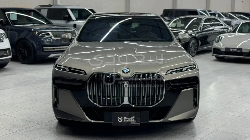 2025 بي ام دبليو الفئة السابعة 735أي