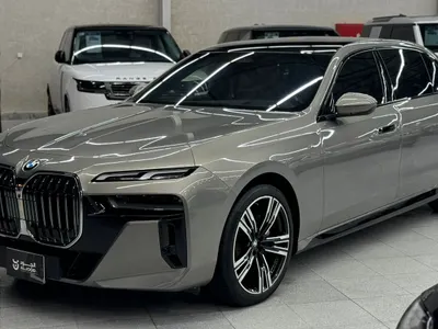 2025 بي ام دبليو الفئة السابعة 735أي