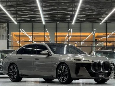 2025 بي ام دبليو الفئة السابعة 735أي