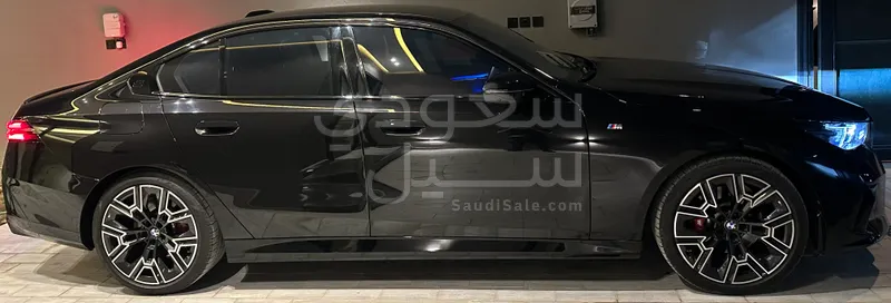 2024 بي ام دبليو الفئة الخامسة 520 أي إم كت