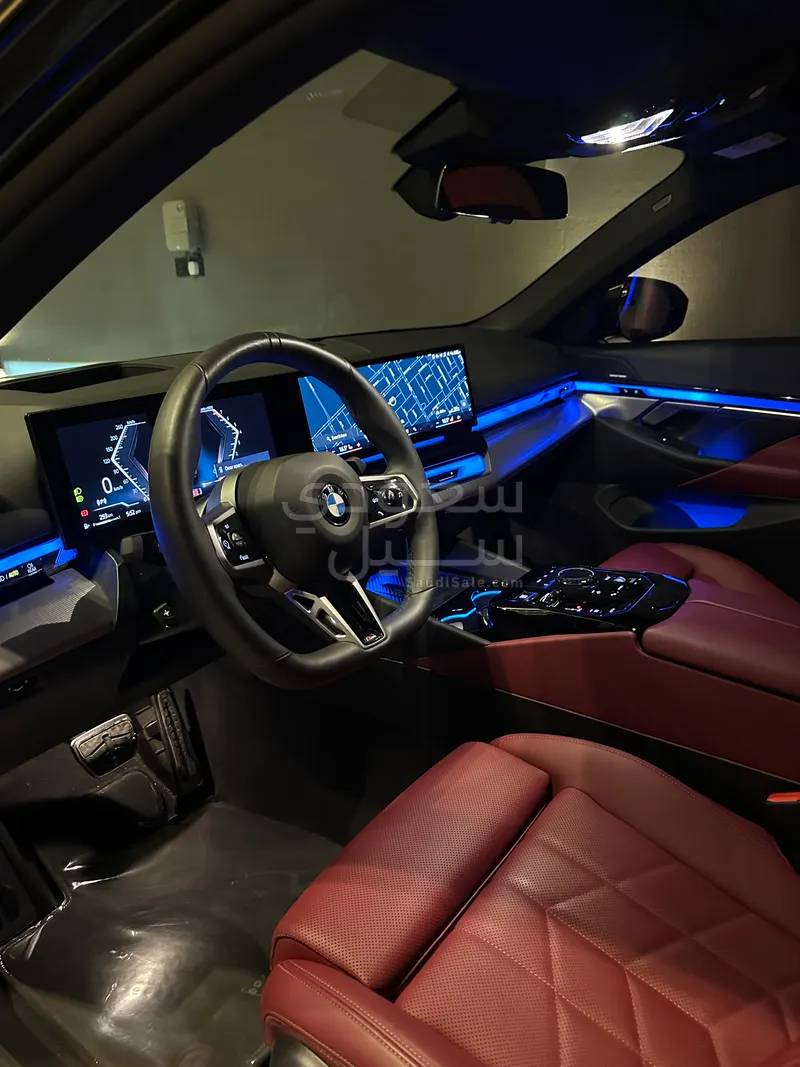 2024 بي ام دبليو الفئة الخامسة 520 أي إم كت