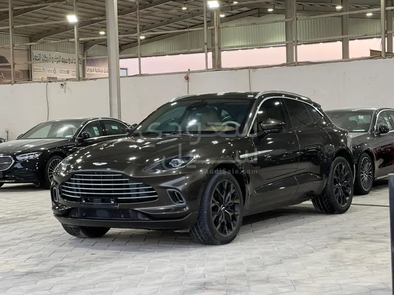 2021 استون مارتن دي بي اكس 550