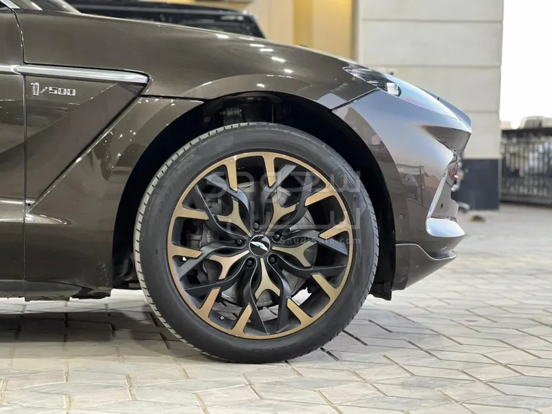 2021 استون مارتن دي بي اكس 550