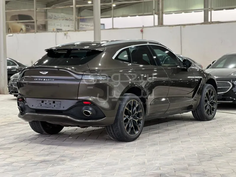 2021 استون مارتن دي بي اكس 550