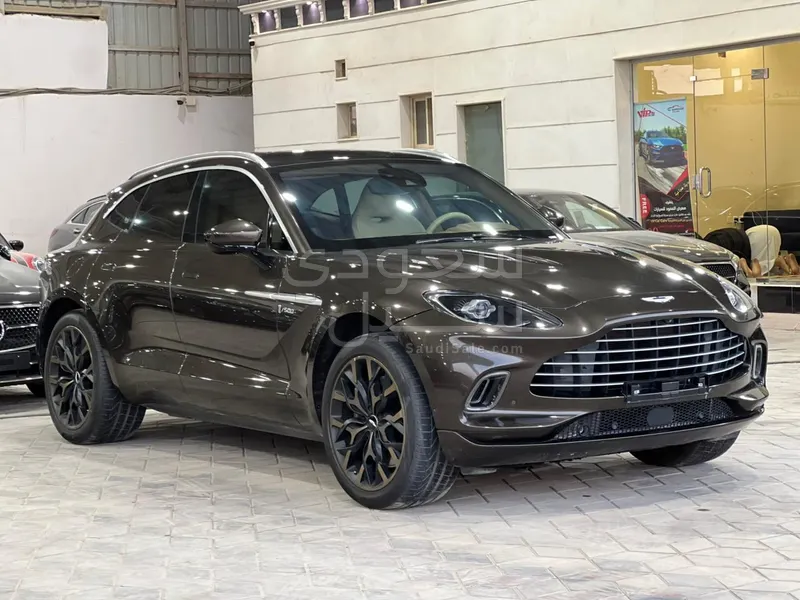 2021 استون مارتن دي بي اكس 550