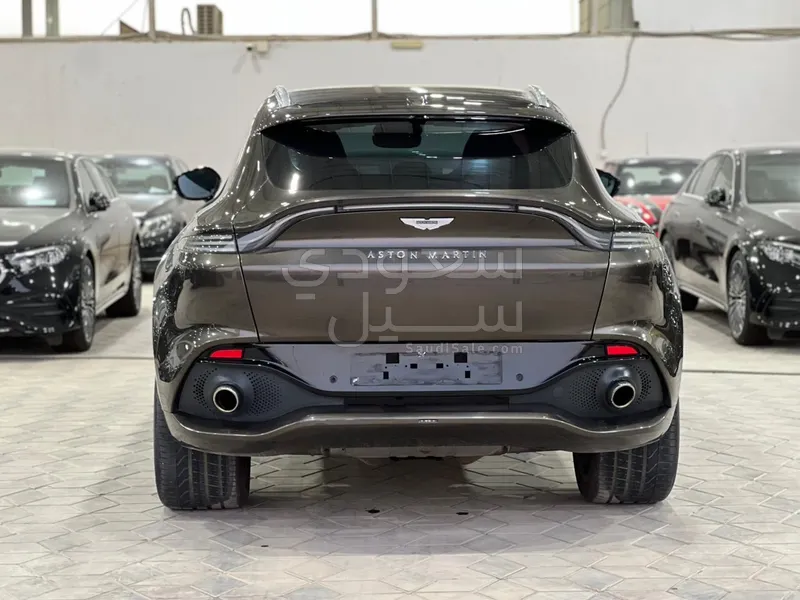 2021 استون مارتن دي بي اكس 550