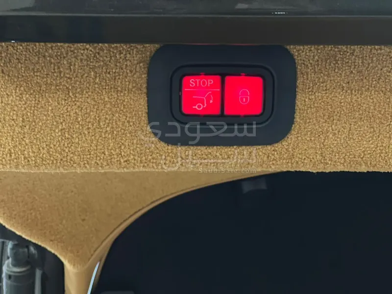 2021 استون مارتن دي بي اكس 550