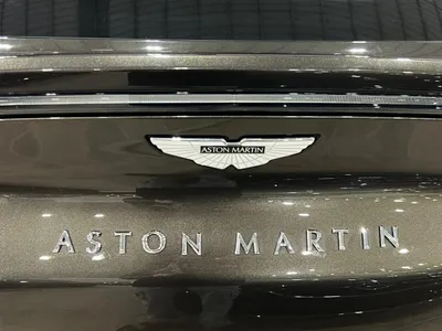 2021 استون مارتن دي بي اكس 550