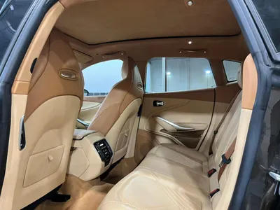 2021 استون مارتن دي بي اكس 550