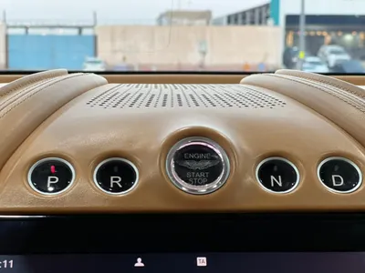 2021 استون مارتن دي بي اكس 550