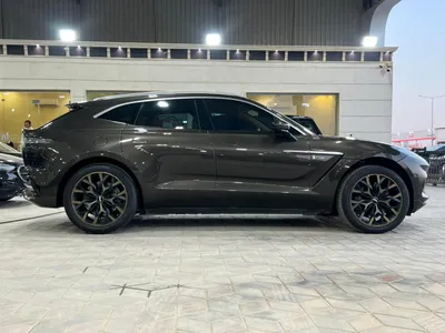 2021 استون مارتن دي بي اكس 550