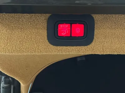 2021 استون مارتن دي بي اكس 550