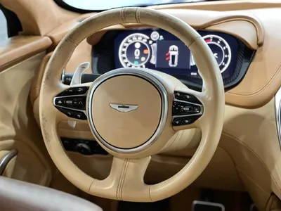 2021 استون مارتن دي بي اكس 550