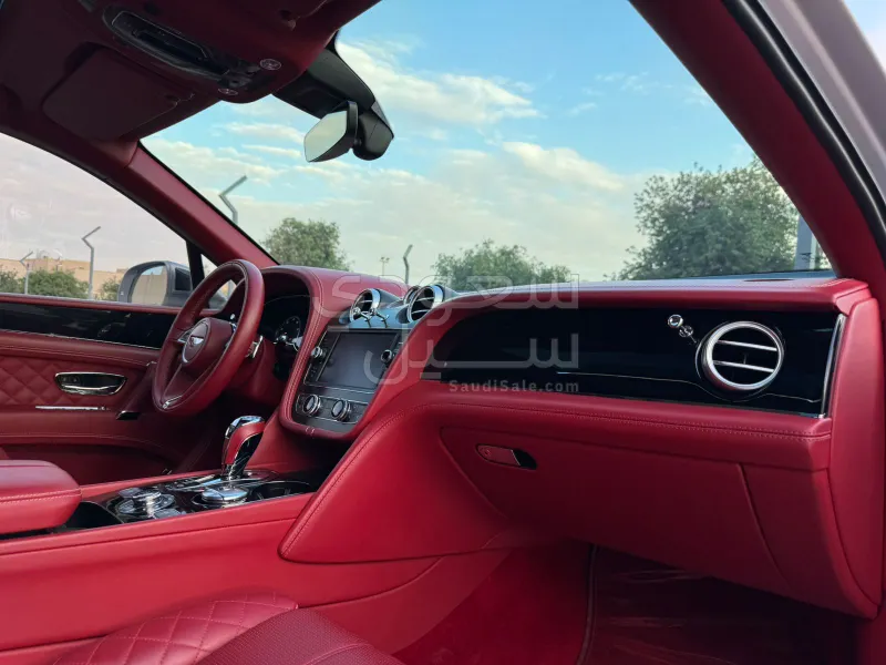 2017 بنتلي بنتايجا الاصدار الاول